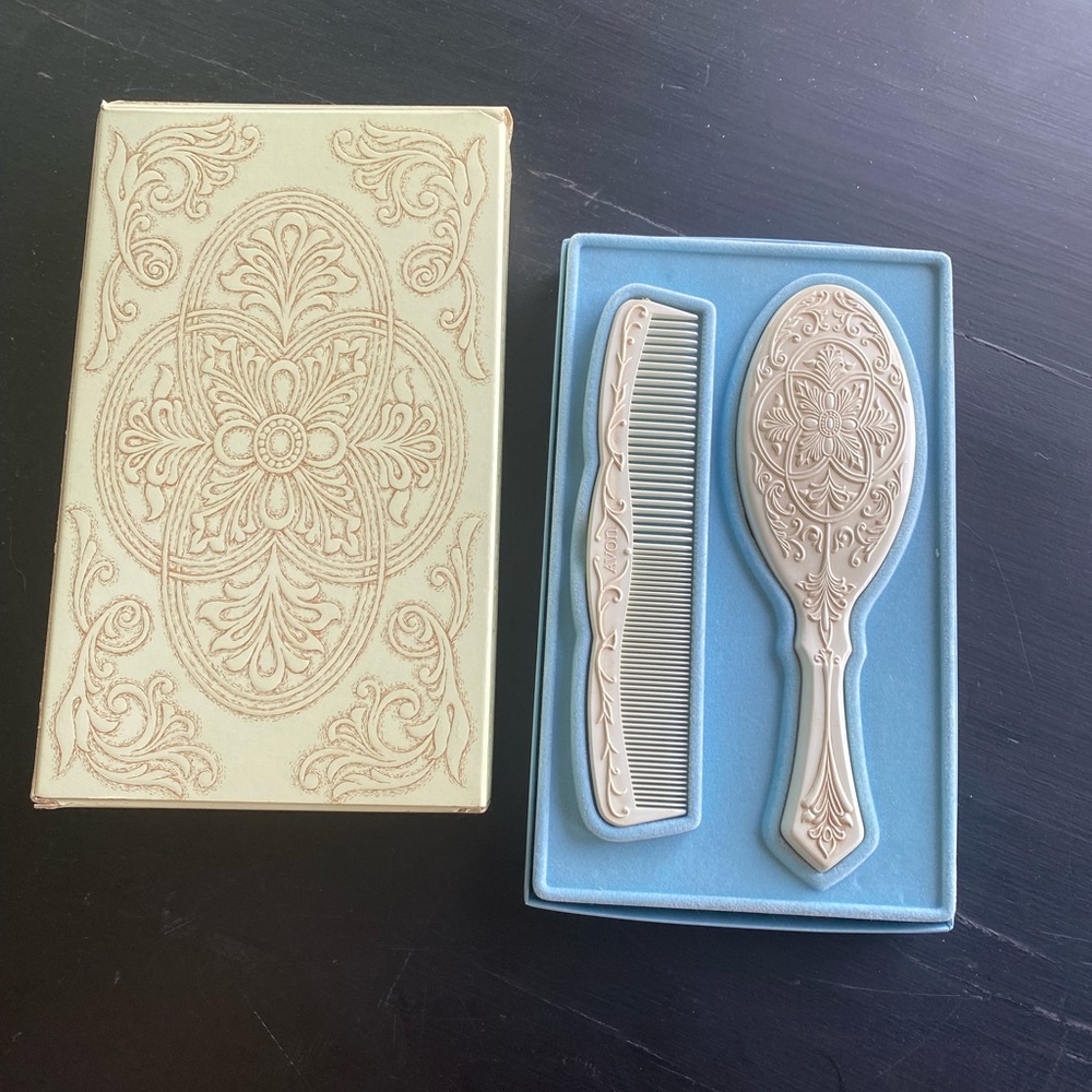 Vintage Avon vanity comb & brush set with box